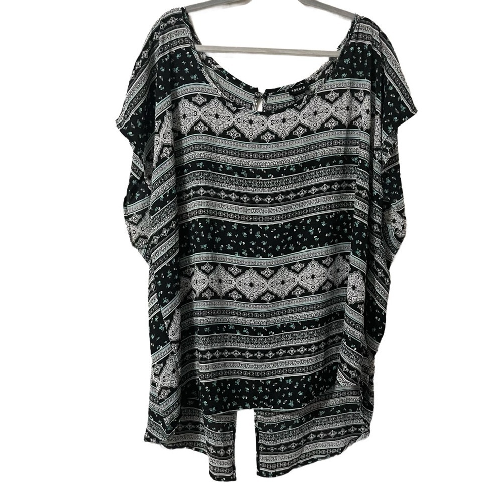 NWT Torrid Black and White Geometric Tunic Plus Size 4X Tribal Aztec Boho